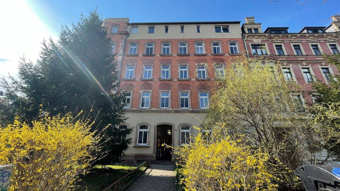 Komplettsanierte Wohnung: hell, geräumig, 4-Raum mit Balkon