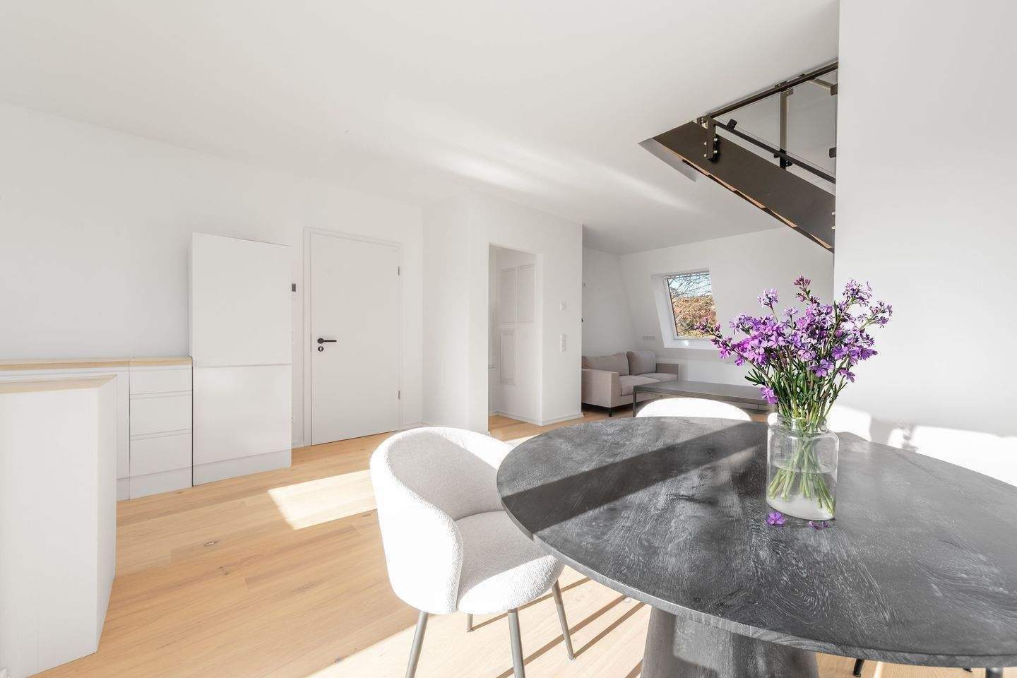 Courtagefreie Dachgeschoss-Maisonettewohnung in Winterhude – Hamburg – Vorschaubild 2