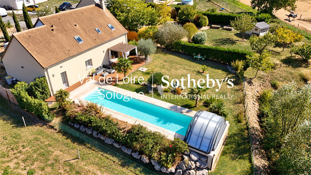 Maison 6 pièces 135 m² · à Chargé · 135 m² · 436 800 €