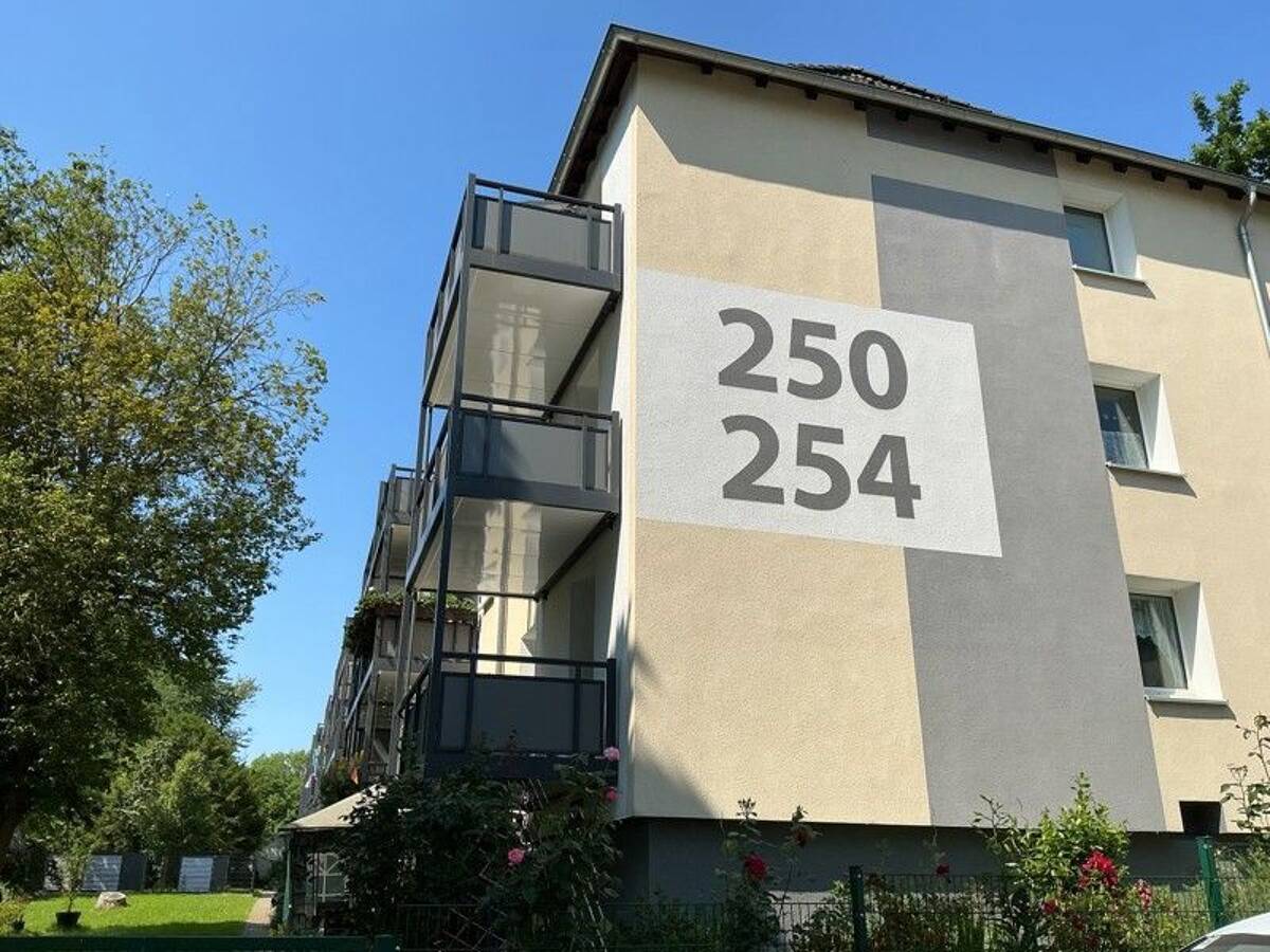 Praktische 2-Raum-Wohnung mit großem Balkon! Bezugsfertig renoviert! – 45276 Essen – Bild 1 von 7