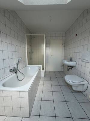 Zentrumsnah wohnen: Helle 4,5 Raum-Dachgeschosswohnung mit sonniger Terrasse – 99085 Erfurt – Vorschaubild 4