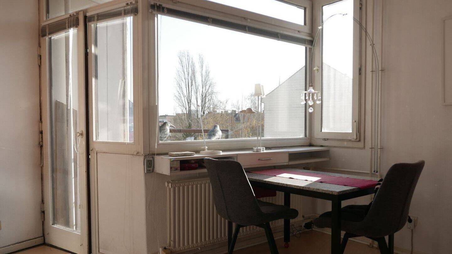Bezugsfreies sonniges 1-Zimmer-Apartment, Balkon und Tiefgarage – Berlin – Vorschaubild 4