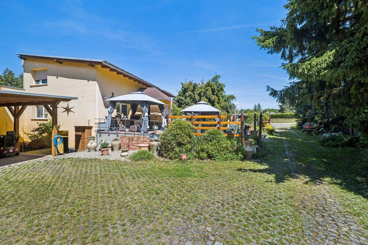 Provisionsfrei - Haus auf großem Grundstück in ruhiger Lage mit Koiteich und PV-Anlage