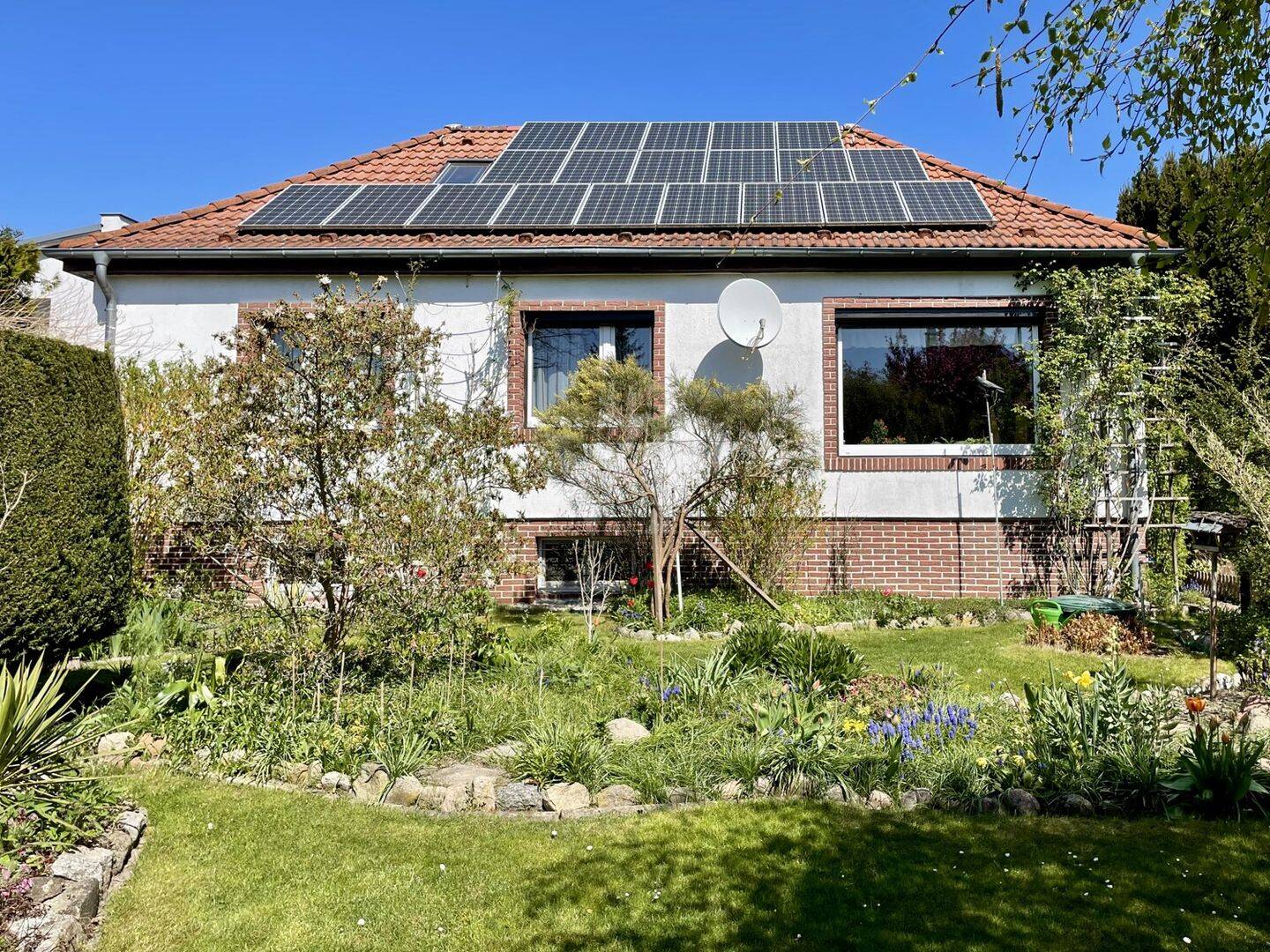 Bungalow mit großem Gartenparadies und zusätzlichem Potenzial zur Grundstücksteilung
