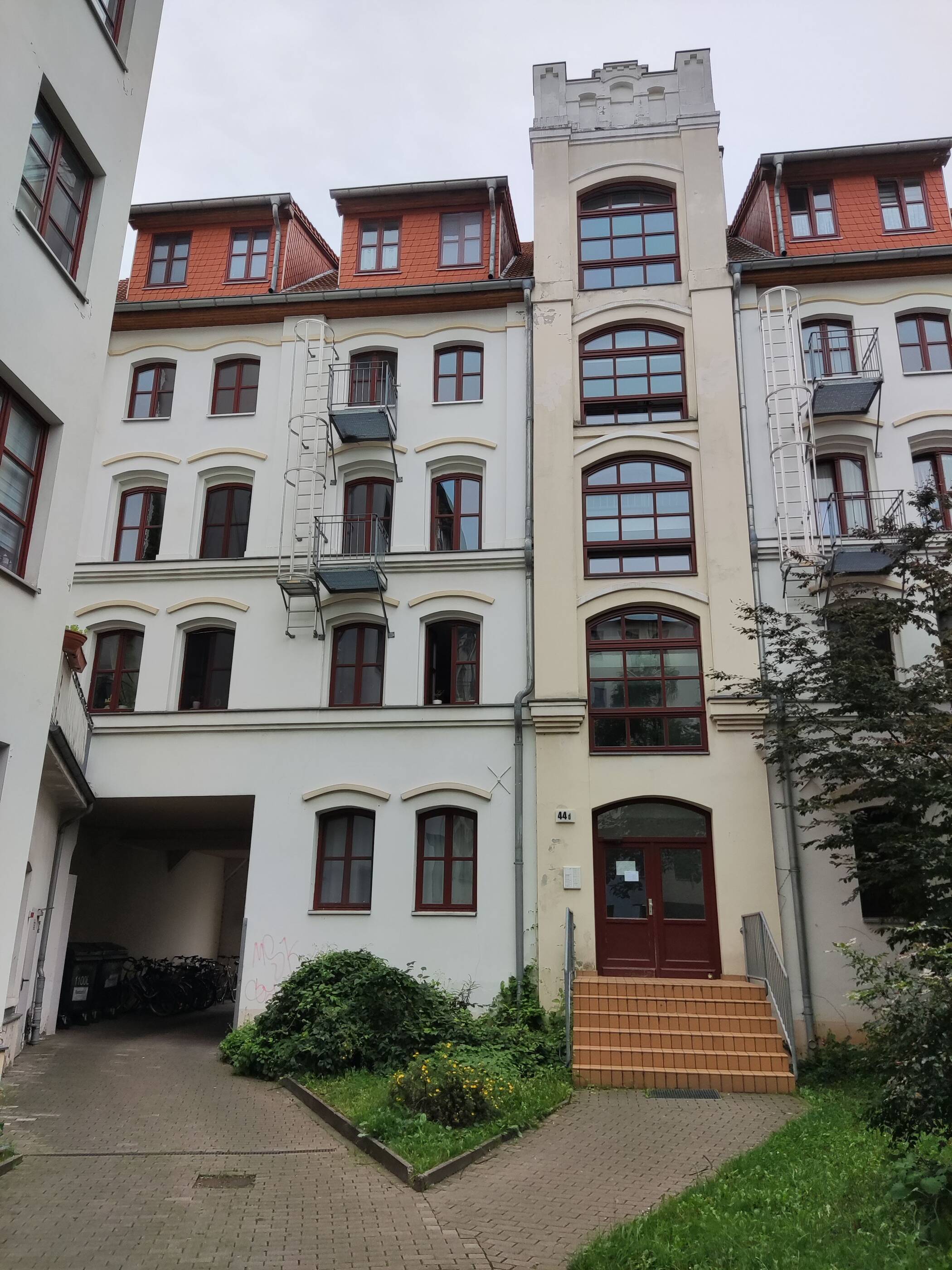 Helle 2-Zimmer-Wohnung mit Einbauküche! – Magdeburg – Vorschaubild 3