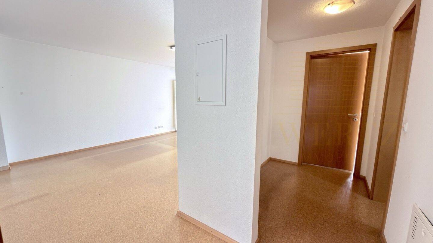 Helle Stadtwohnung mit Loggia, Einbauküche und Aufzug in zentraler Lage – Ulm – Vorschaubild 3