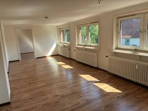 Zentral. Hell. Bezugsfertig - 2 Zimmer mit Wanne und Dusche im Herzen der Stadt – 38226 Salzgitter – Vorschaubild 2