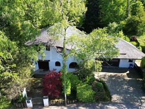 PREISREDUZIERUNG in Waldtrudering: Klassische Walmdach-Villa auf beeindruckendem 1.474?m² Grundstück in erster Waldlage – 81827 München – Vorschaubild 1