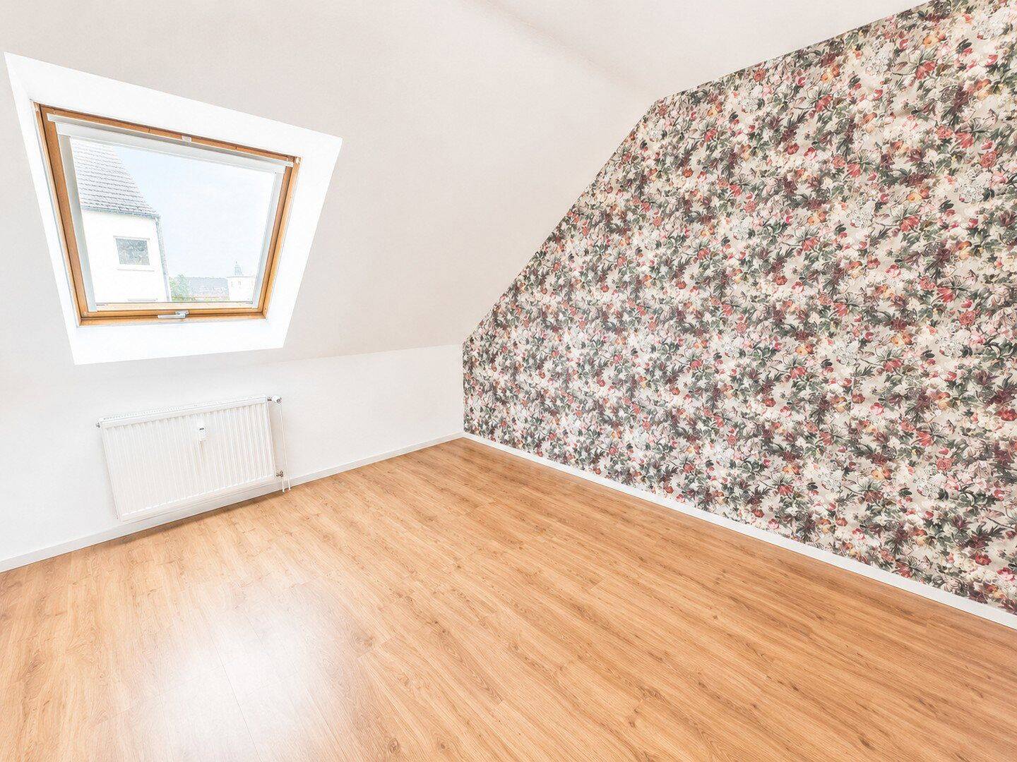 Exklusives Wohnen auf zwei Ebenen - moderne 5-Zimmer-Maisonette mit Balkon & eigener PV-Anlage – Dinslaken – Vorschaubild 2