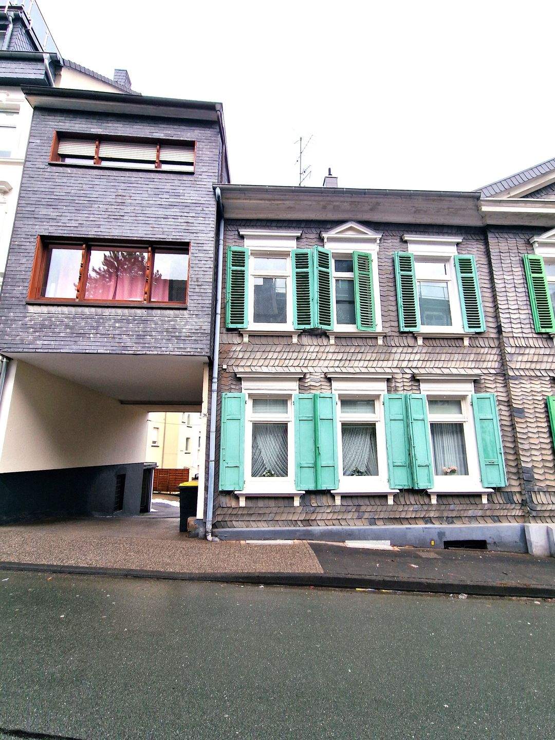 IMWRC – 3-Parteien-Haus in Solingen-Mitte! Voll vermietet und mit Stellplätzen! – Solingen – Bild 1 von 9