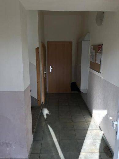 Gemütliche 1-Zimmer mit Laminat und offener Küche in ruhiger Lage!!! – Chemnitz – Vorschaubild 3