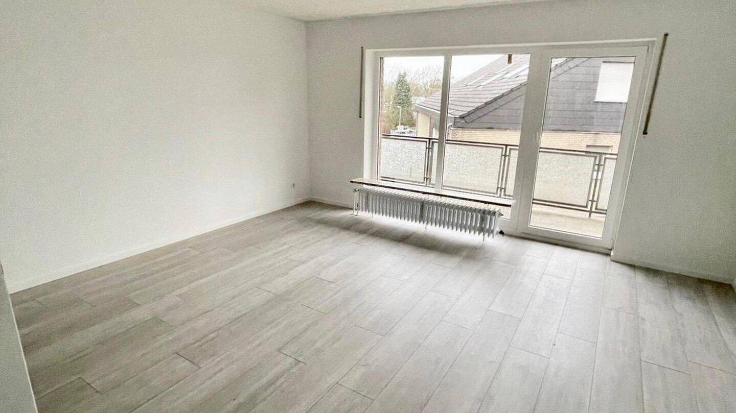Von priv. - schönes 1-Zi. Single-Appartement in Paderborn Schloß Neuhaus, ruhige Lage m. Balkon 2.OG – Paderborn – Vorschaubild 2