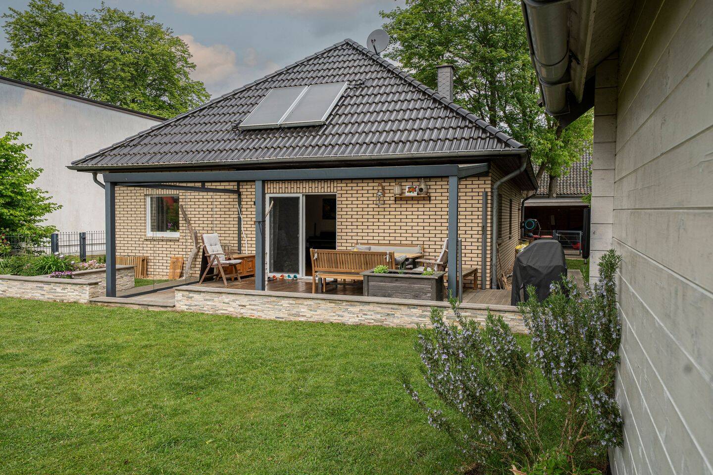 Traumhaftes Familienhaus mit Sauna, Garten und moderner Wohnatmosphäre – Hamburg – Vorschaubild 3