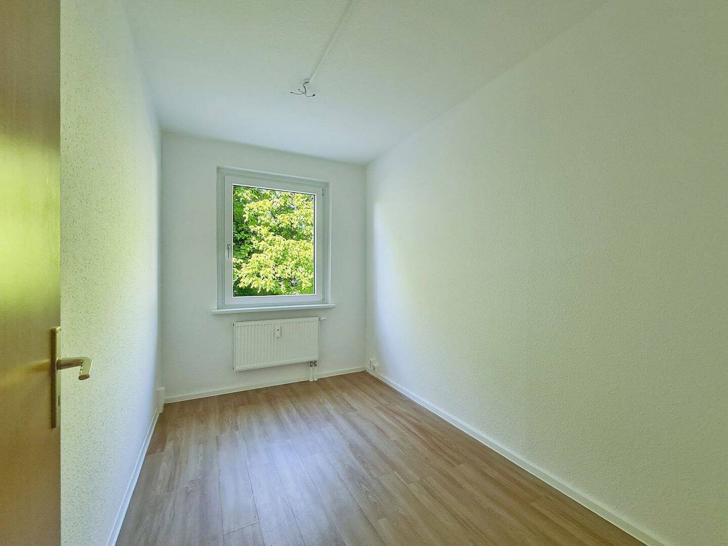 Komfortabel wohnen: Modernes Duschbad, Balkon und Stellplatz - sofort verfügbar!! – Freiberg – Vorschaubild 6