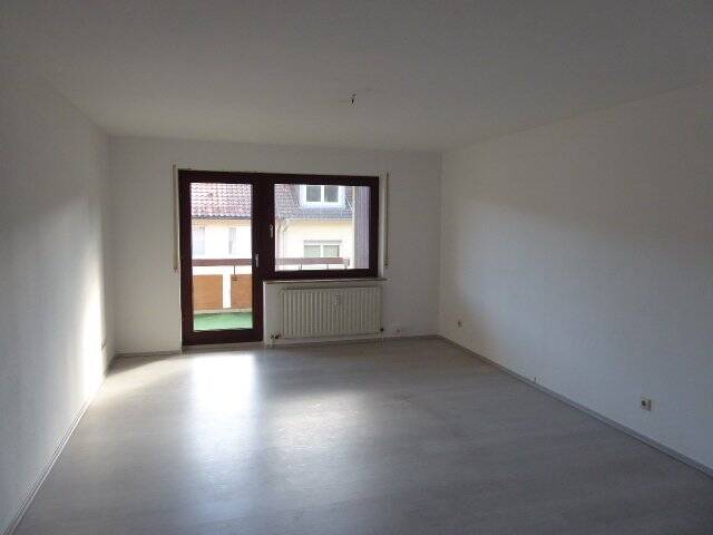 Röpke + Partner Immobilien: Mit zwei Balkone, Einbauküche und Garage in angenehmer Nordstadtlage! – Pforzheim – Vorschaubild 2