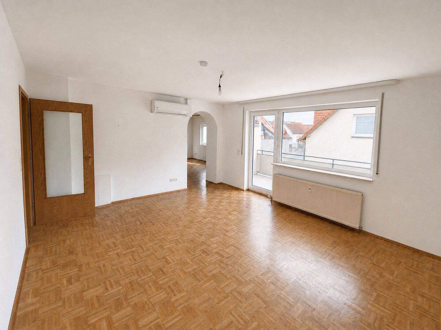 Großzügige 4-Zimmer-Wohnung mit Balkon, EBK & Klimaanlage
