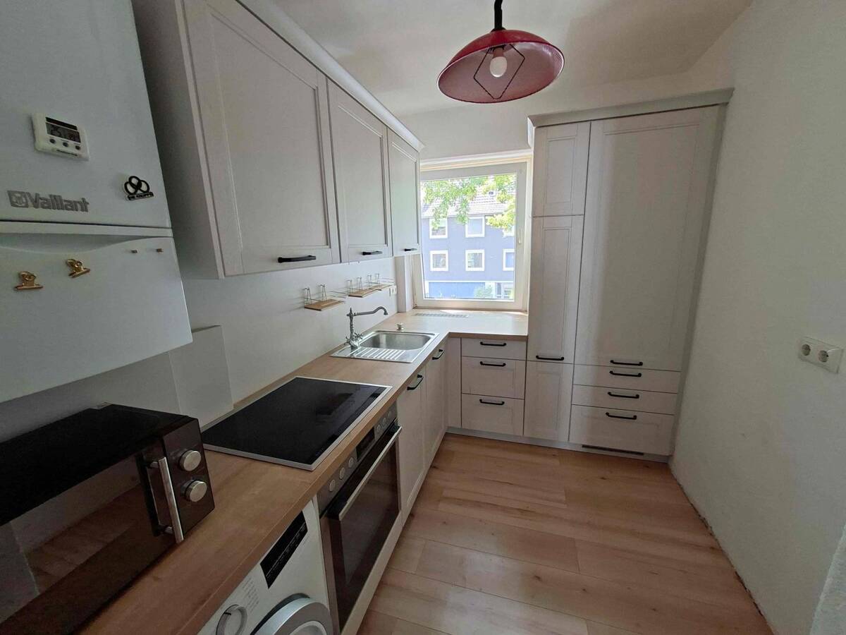 Wohnen oder vermieten: renovierte 3 Zimmer-Wohnung in Düsseldorf-Eller, neue Küche, neue Heizung – 40231 Düsseldorf – Bild 1 von 9