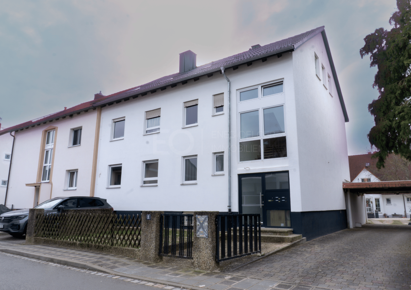 Gepflegtes, leerstehendes Mehrfamilienhaus mit 3 Wohneinheiten in Nürnberg – Nürnberg – Bild 1 von 9
