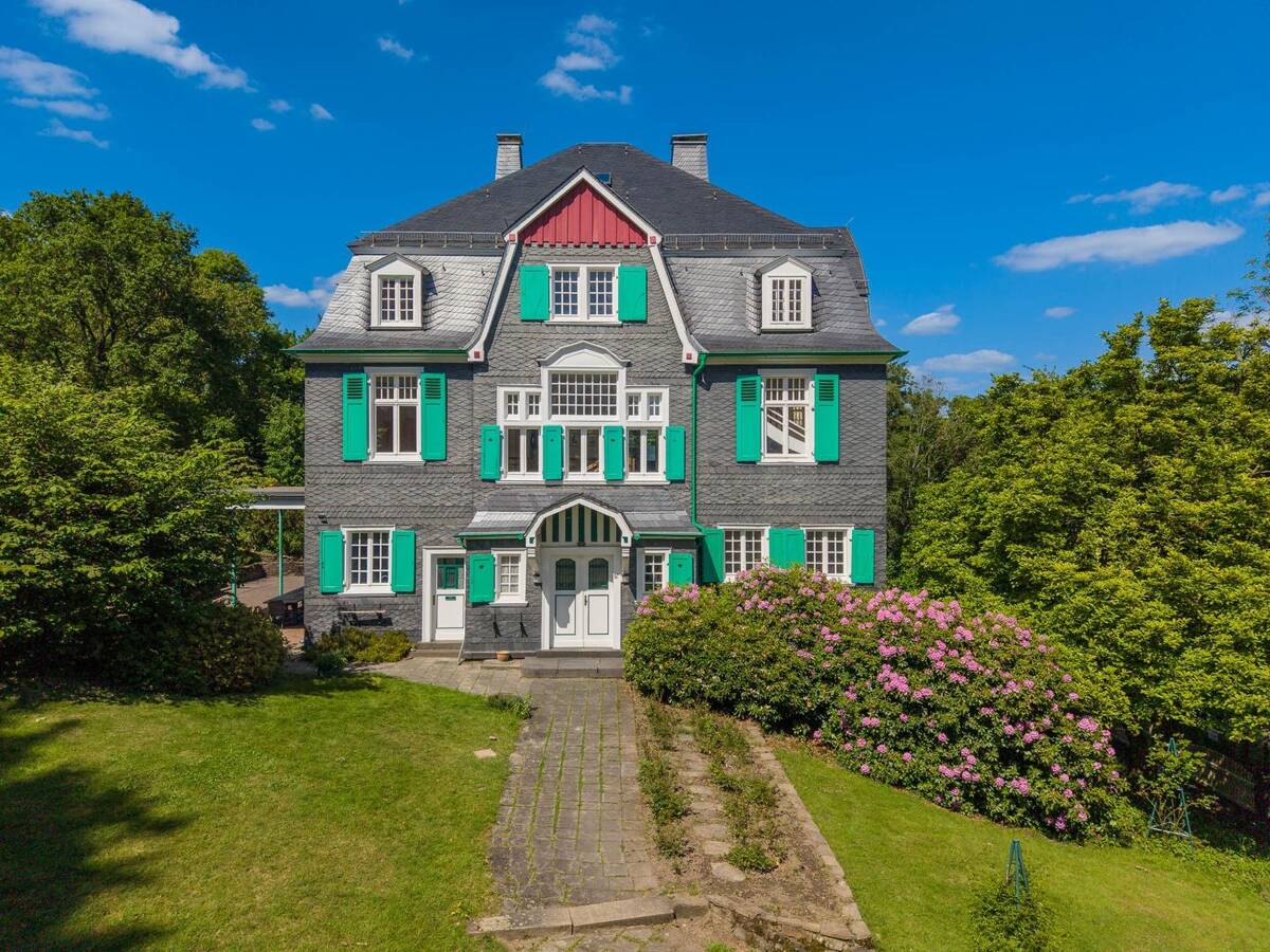 Denkmalgeschützte Bergische Villa in Halbach – 42899 Remscheid – Bild 1 von 9