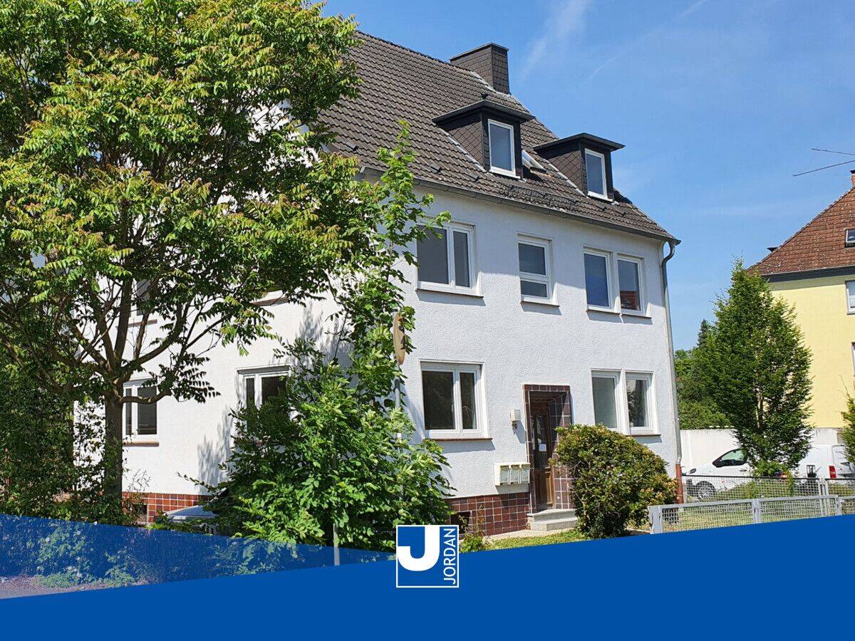 Gepflegtes 3-Familienhaus mit Garagen und Entwicklungspotenzial