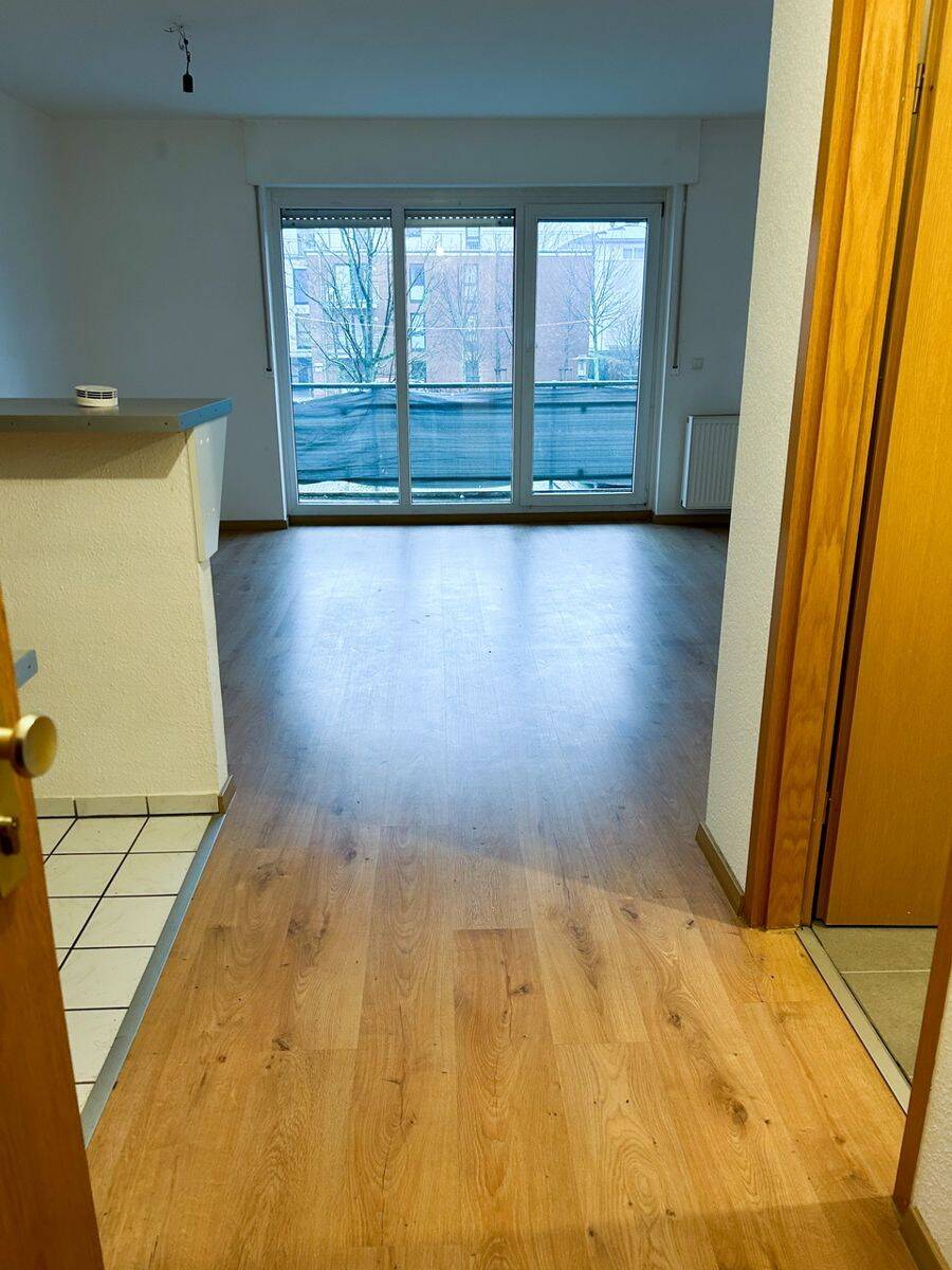 Helle, gut vernetzte 1-Zimmer-Wohnung im 1. Obergeschoss mit Küchenzeile, Balkon und Stellplatz – Paderborn – Vorschaubild 2