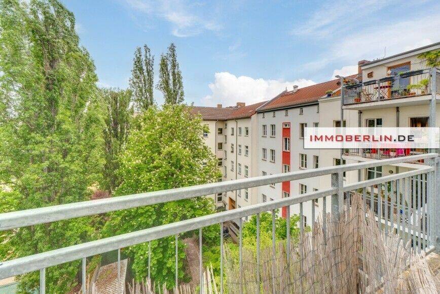 IMMOBERLIN.DE - Toplage! Sonnige Wohnung mit ruhigem Südbalkon & charmantem Ambiente – Berlin – Bild 1 von 9