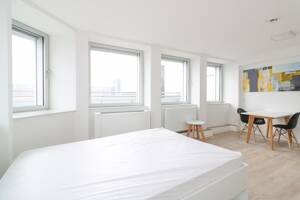 Stilvoll möblierte Etagenwohnung mit Balkon und modernem Ambiente zum Wohlfühlen – 40210 Düsseldorf – Vorschaubild 2