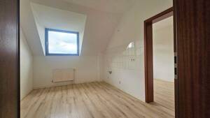 3-Raum Dachgeschoßwohnung – 9130 Chemnitz – Vorschaubild 2