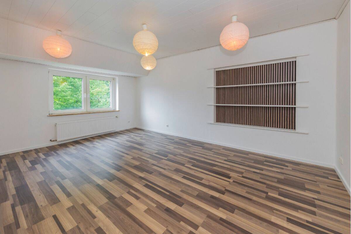 Provisionsfrei! Großzügige 4-Zimmer-Dachgeschosswohnung in Lütgendortmund. – 44388 Dortmund – Bild 1 von 9