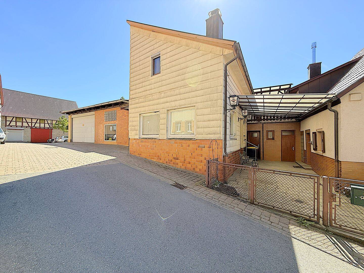 Ein-/Zweifamilienhaus mit qualitativer Halle / Werkstatt als Gewerbemöglichkeit in Hüffenhardt – Hüffenhardt – Vorschaubild 5