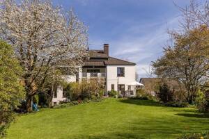 Ein Zuhause mit Seltenheitswert - Architektenhaus auf parkähnlichem Grundstück