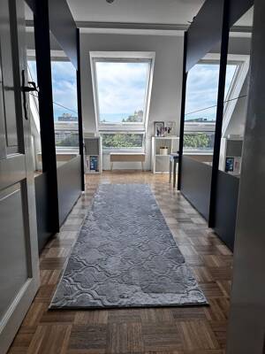 Lichtdurchflutete Dachgeschosswohnung mit offener Küche, Kamin, Tiefgarage und modernem Wohnkomfort – 22045 Hamburg – Vorschaubild 4