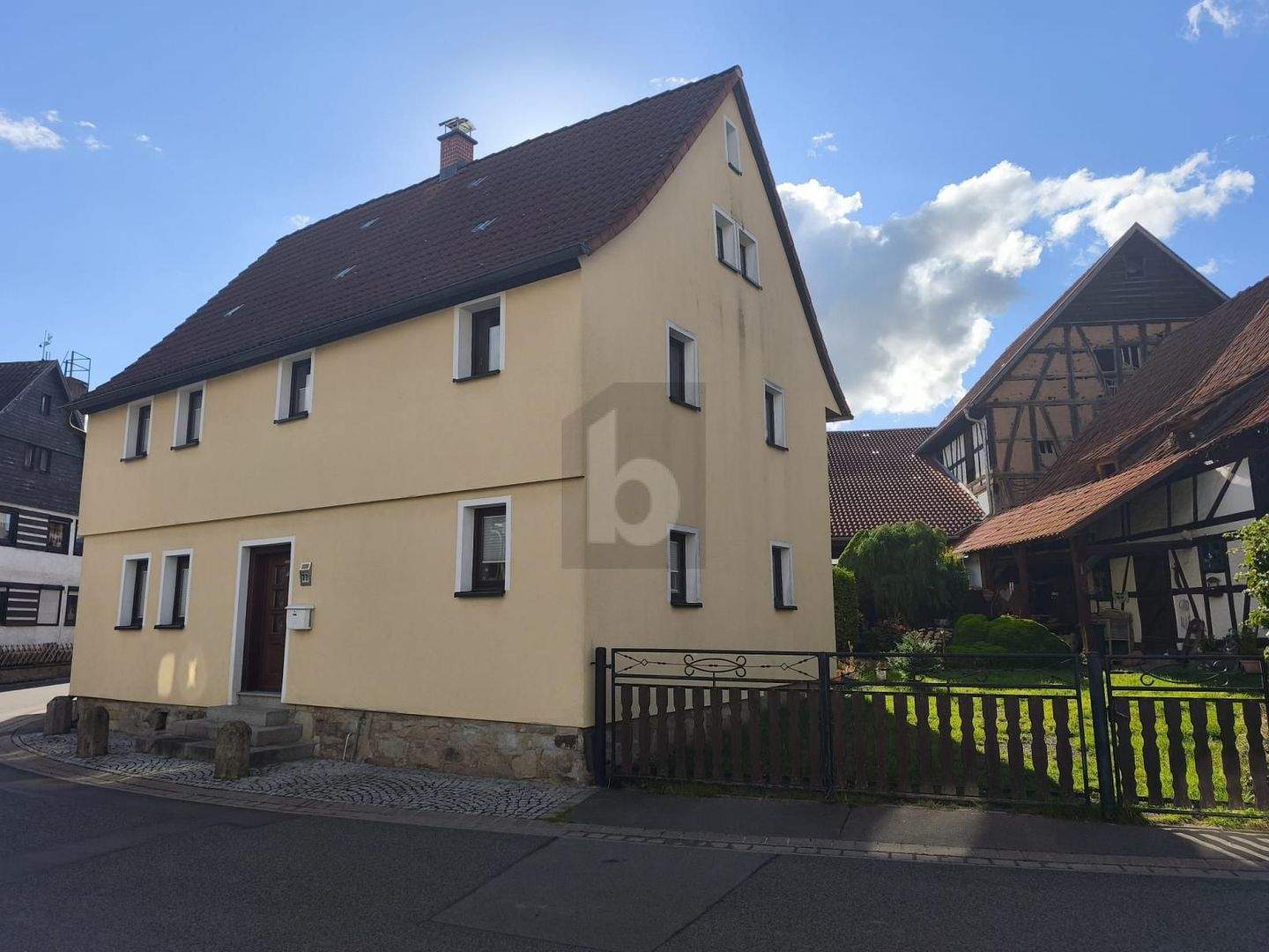 WOHNIDYLLE MIT PLATZ, GARTEN UND RUHE – Rhönblick – Bild 1 von 5