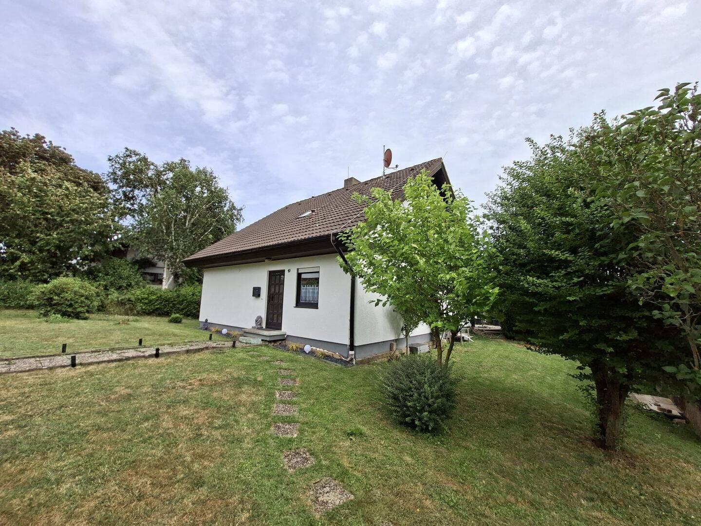 Wohnen und Arbeiten unter einem Dach, Großes Wohnhaus in Lettenreuth