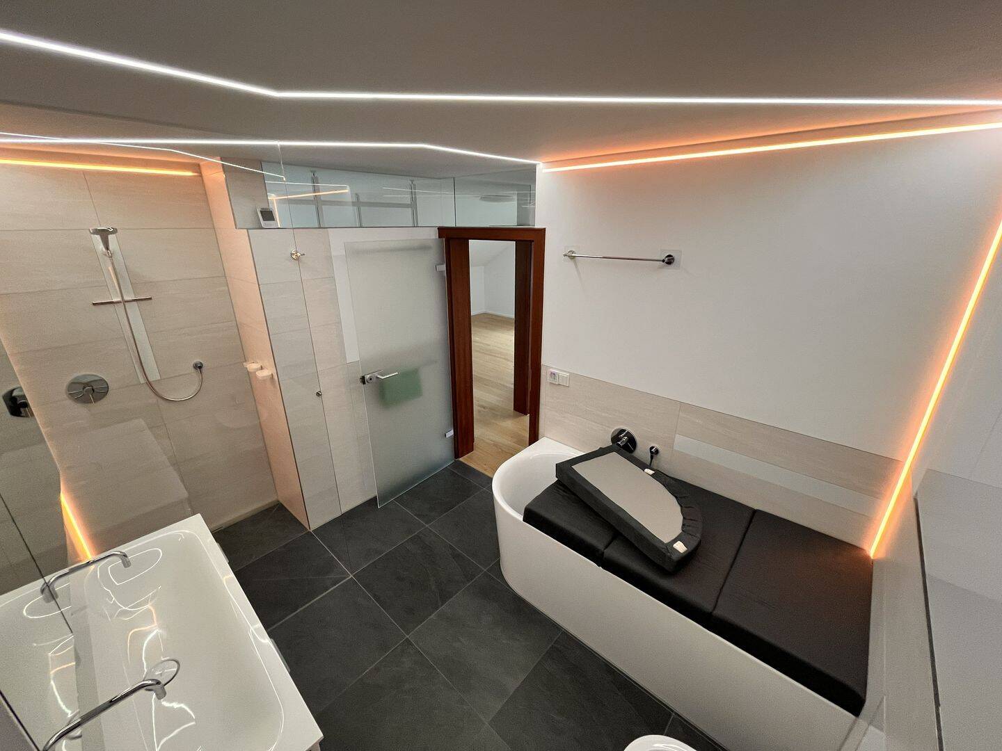 Außergewöhnliches Split-Level-Haus mit Designbädern, Dachterrasse, PV-Anlage & Home-Gym – provisionsfrei – Haag an der Amper – Vorschaubild 5
