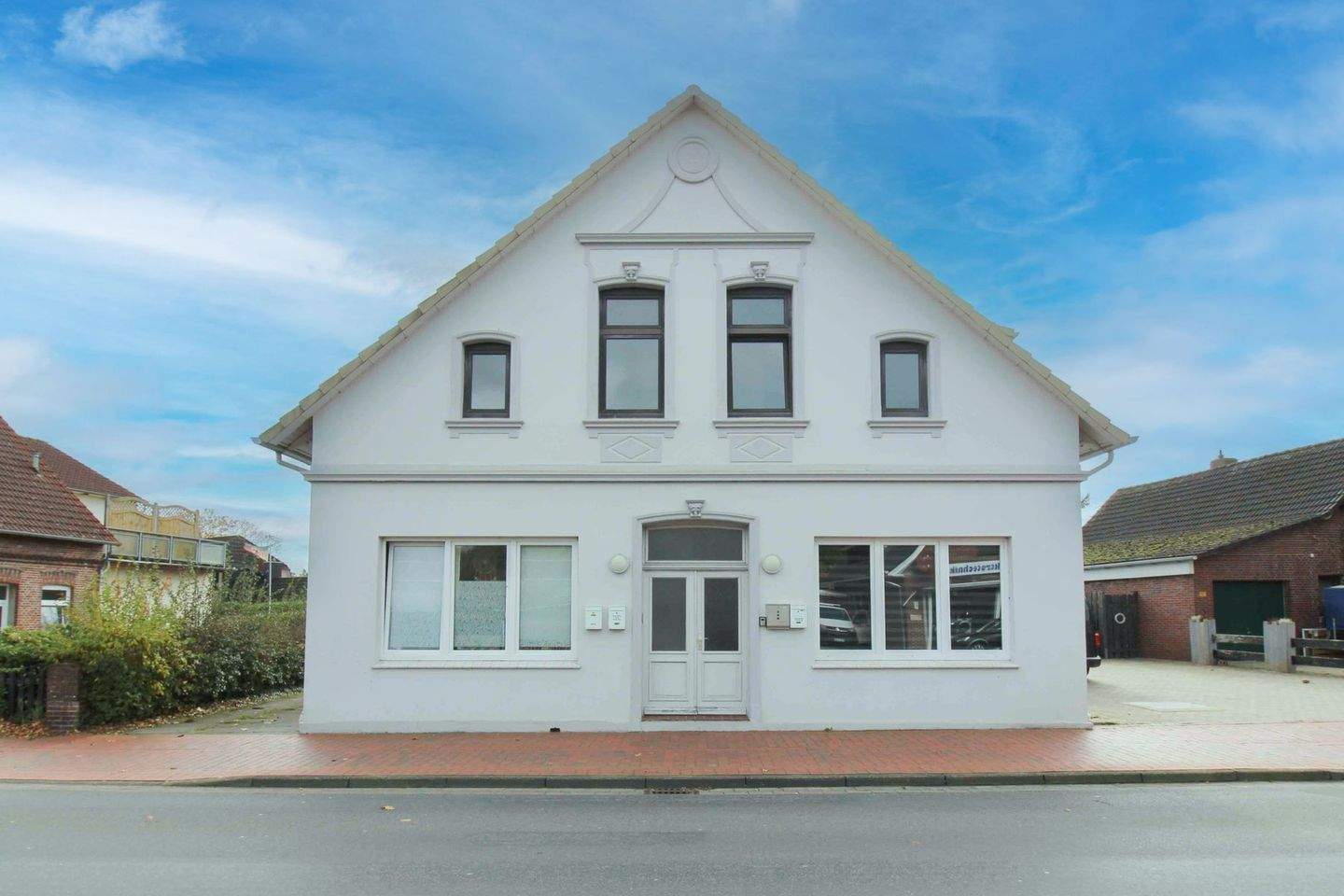 Seltene Gelegenheit: Historische Substanz, moderne Technik und wirtschaftliche Perspektive. – Zetel – Bild 1 von 9