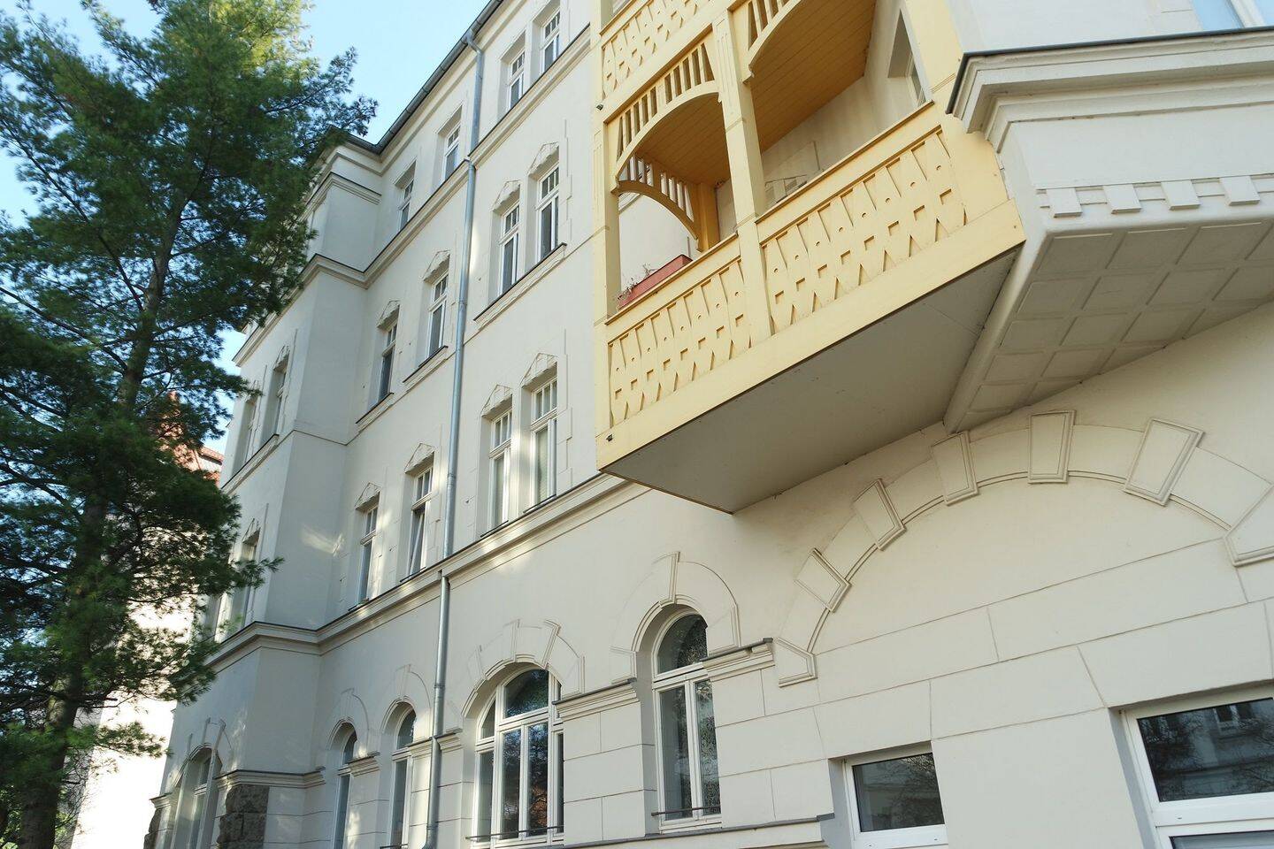Gohlis - schöne 3-Zi-DG-Wohnung mit Balkon, Tageslichtbad, Wanne und Laminat ! – Leipzig – Vorschaubild 2
