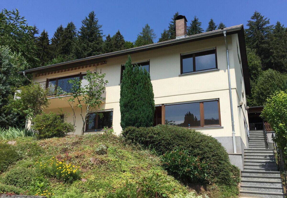 Familienfreundliches Wohnhaus mit viel Platz in schöner Aussichtslage im Neckartal
