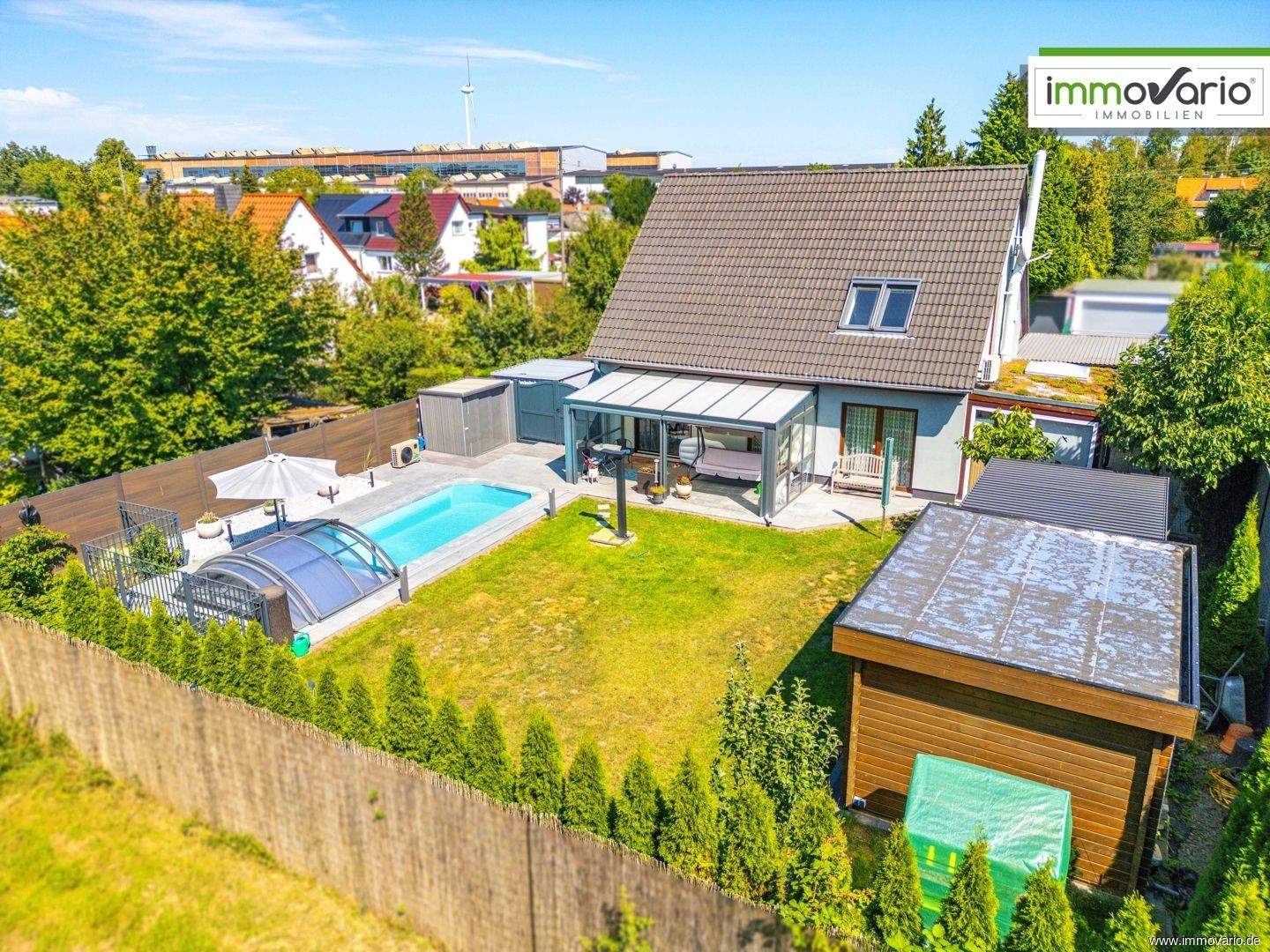 Exklusives Familienhaus mit Pool, Sauna und Wintergarten auf großzügigem Grundstück im Hopfengarten! – Magdeburg – Vorschaubild 3