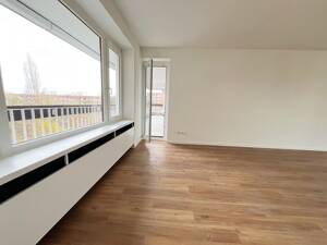 Neues Familien-Zuhause! Modernisierte 4 Zimmer mit Umlaufbalkon, 2 neue Bäder, neuer Boden, Aufzug – 50968 Köln – Vorschaubild 4