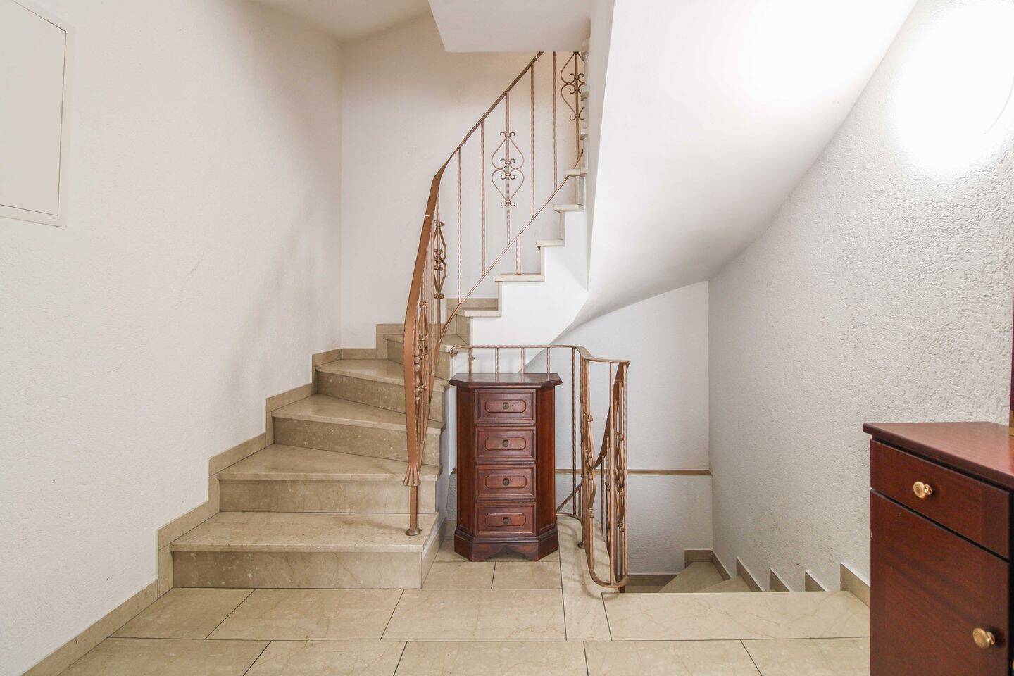 Dreifamilienhaus in Frankfurt-Seckbach - Ideal für Kapitalanleger, Eigennutzer oder Mehrgenerationen – Frankfurt am Main – Vorschaubild 3