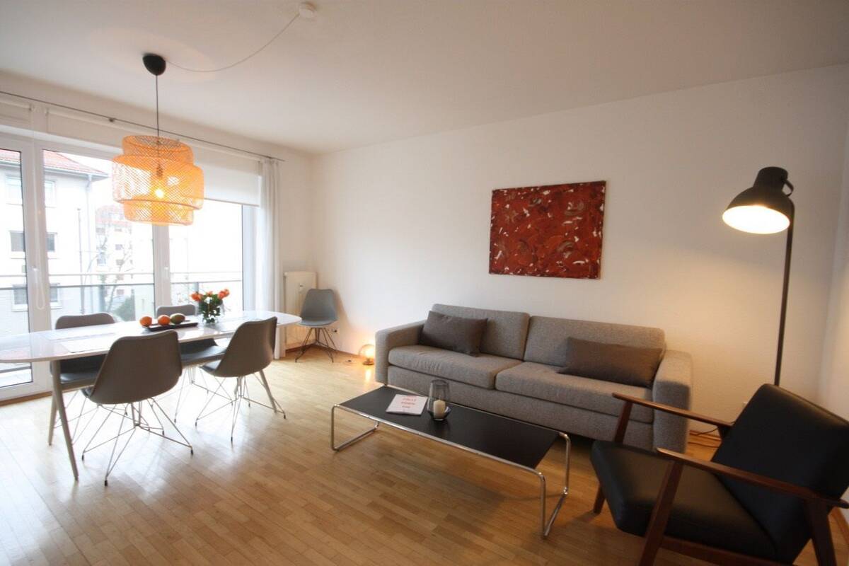 Verkauf einer 3 Zimmer Wohnung in bester Westendlage mit 2 Balkonen – 60323 Frankfurt am Main – Bild 1 von 9