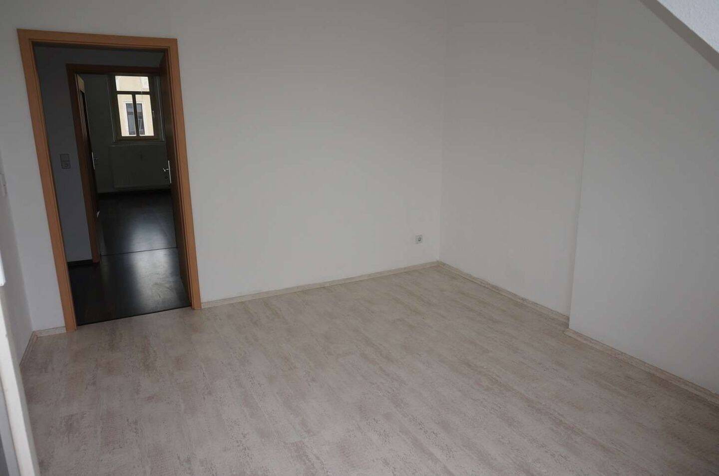 Dachgeschoss inkl. EBK !!! Balkon - Bad mit Dusche !! – Chemnitz – Vorschaubild 4