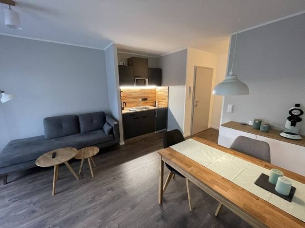 Stadtoase - zentrale und ruhige Wohnung mit Tiefgaragenplatz und eigenem Garten – 34125 Kassel – Bild 1 von 5