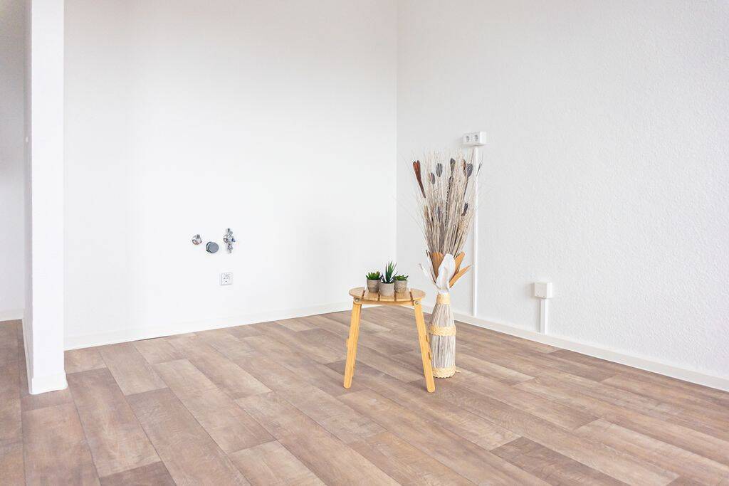 Geräumige 2-Raum-Wohnung mit Eckbadewanne – Chemnitz – Vorschaubild 2