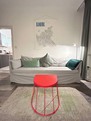 Modern möblierte 2-Zimmerwohnung / Vollbad / Internet / Waschmaschine /nur für eine Person! Inklusvmiete 1.300,00 € monatlich/ ab sofort frei !