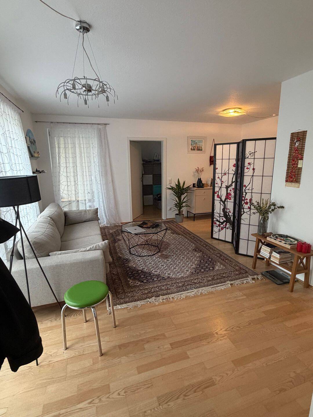 Ideal für Singles oder Paare, Zentrale 1,5 Zimmerwohnung in der Leopoldstraße – München – Vorschaubild 2