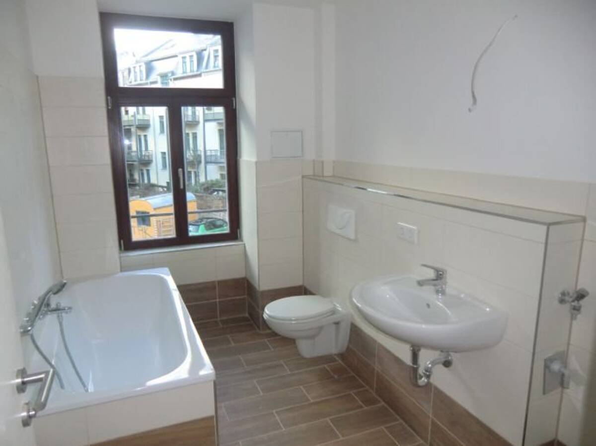 3 RW mit EBK, Balkon und Stellplatz zu verkaufen – Leipziger Straße 155, 1139 Dresden – Bild 1 von 9