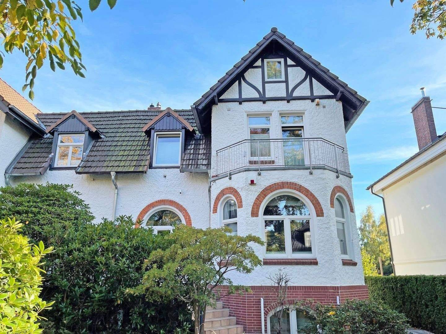 Großzügige Villenhälfte im beliebten Stadtteil Hamburg – Othmarschen – Hamburg – Bild 1 von 9