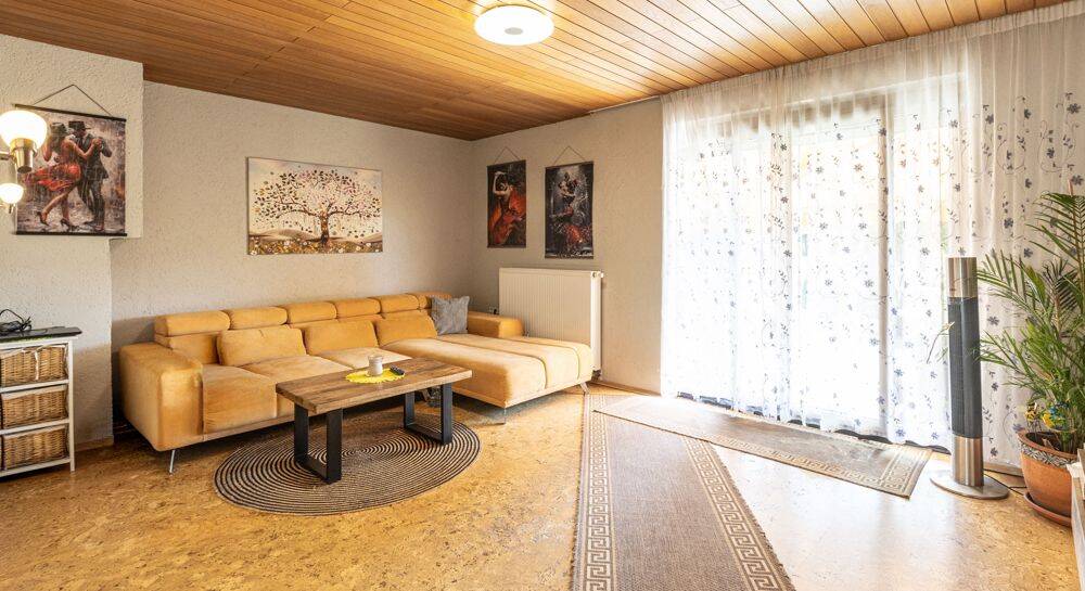 Fachgerecht modernisiertes Reihenmittelhaus mit liebevoll angelegtem Garten – Reutlingen – Vorschaubild 3